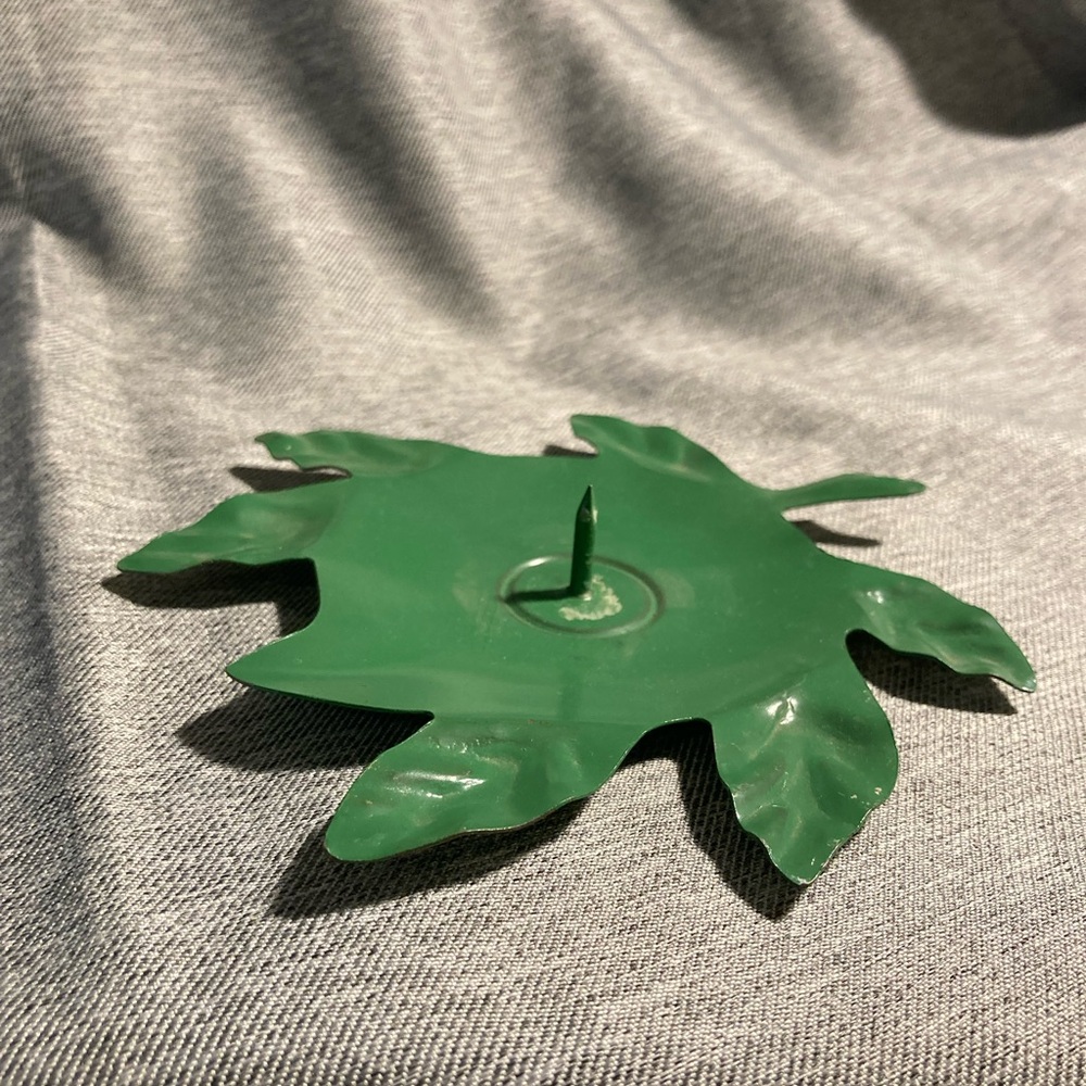 Green Metal Leaf Candle Holder - Picture 1 of 12